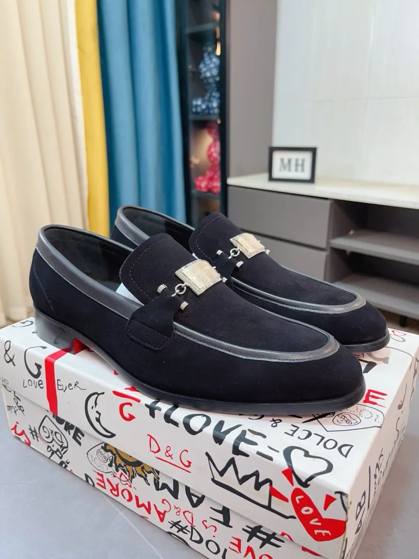 Men's shoes 💰540🌸🌸 [DG Dolce & Gabbana] High-end customized leather shoes. The upper is made of imported calf leather. Original hardware. I believe you will be impressed from the first time you see it. The avant-garde atmosphere can no longer fully interpret its elegance. AAA grade rubber outsole is super comfortable. The original cover last of the counter ensures its original version and quality. The upper is simple and the cowhide lining ensures its comfort and breathability. A pair of truly good shoes has its own unique soul, famous quality, and the first choice for successful people. Regular size 38-44 (45 customized)
